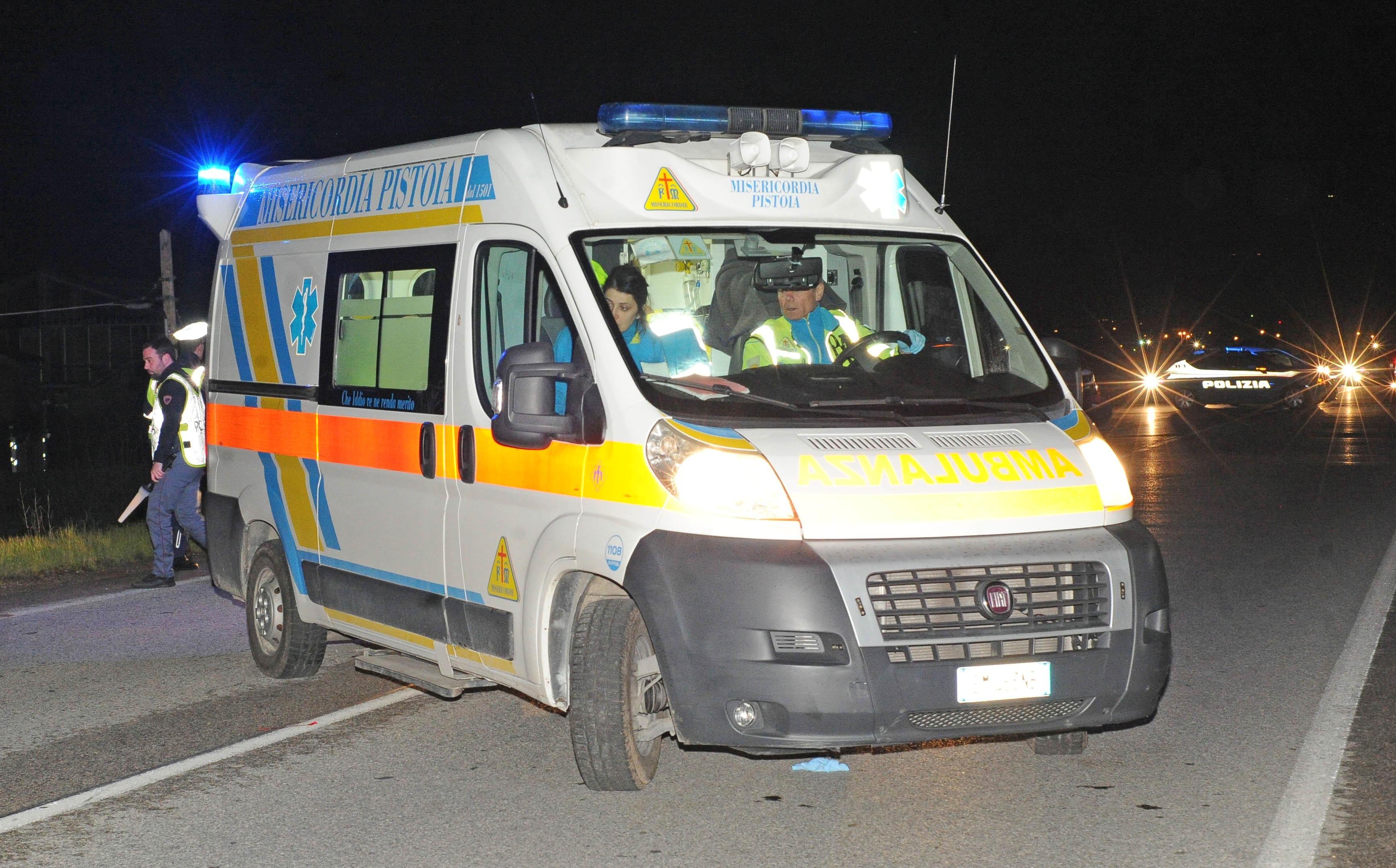 Un'ambulanza durante un intervento di soccorso (Foto d'archivio)