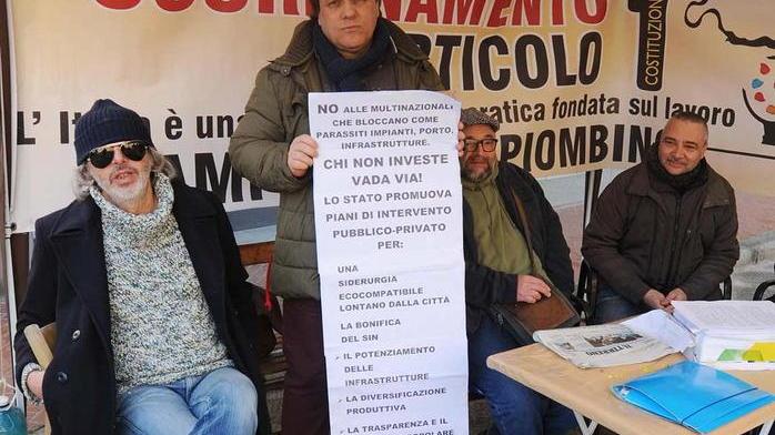 Ancora sciopero della fame e dibattito al gazebo in piazza