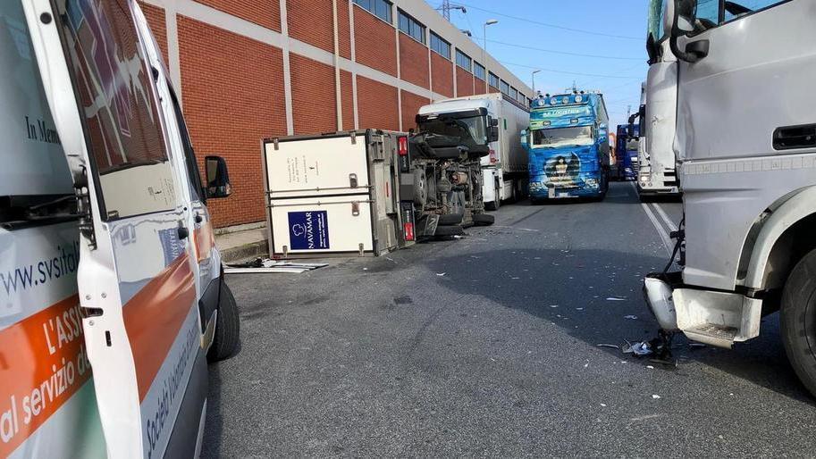 Scontro Tir-camion: un ferito