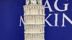Una Torre di due metri con i mattoncini Lego
