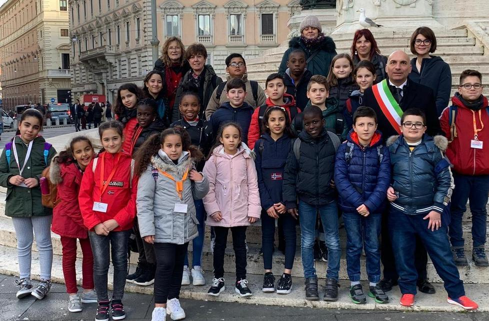 Alunni in gita a Montecitorio accompagnati dal sindaco