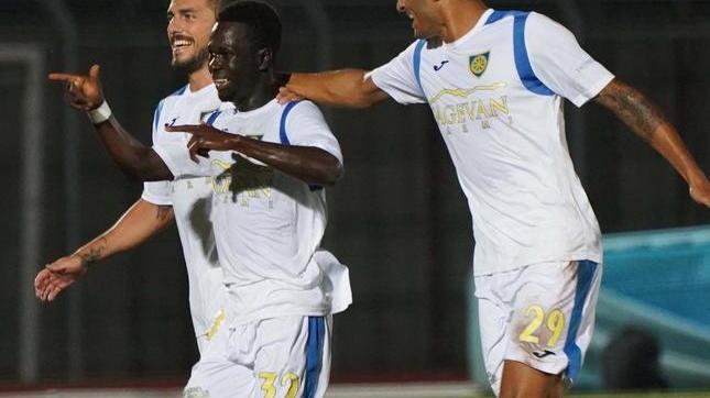 Pontedera all’assalto di Mezzoni per la fascia destra