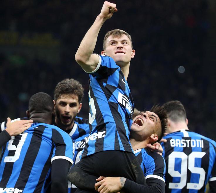 Magia di Barella contro la Fiorentina Inter in semifinale: sfiderà il Napoli