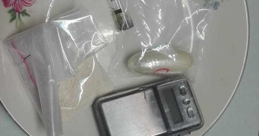 Simbolo dell’integrazione sorpreso a spacciare droga 