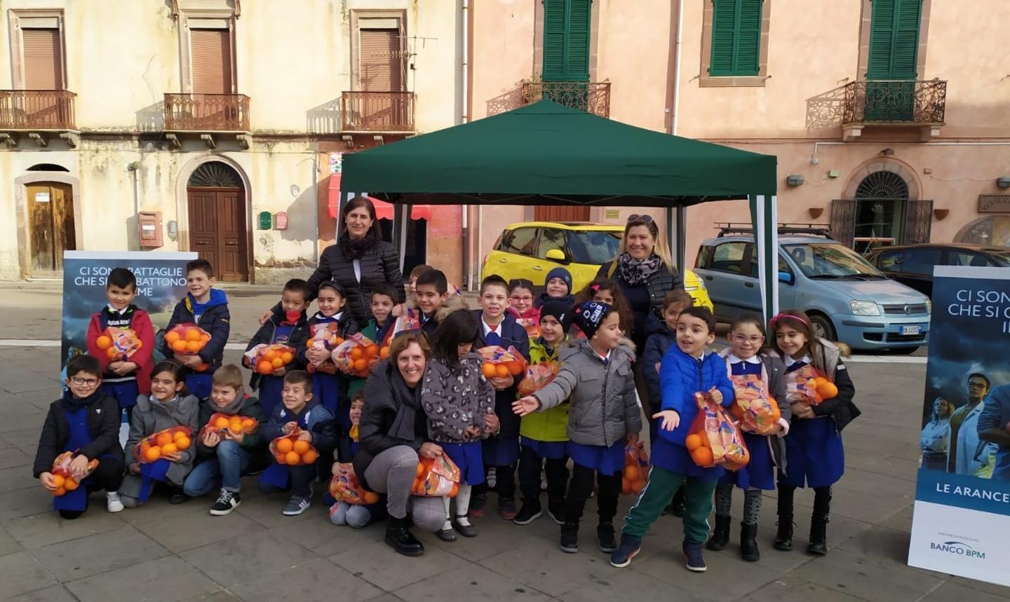 Bosa, i bimbi dell’istituto comprensivo aiutano la raccolta Airc