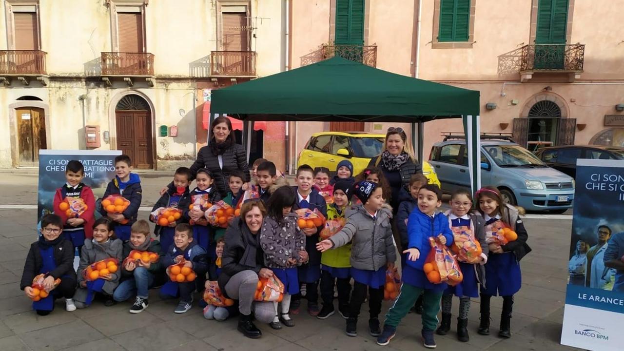 Bosa, i bimbi dell’istituto comprensivo aiutano la raccolta Airc