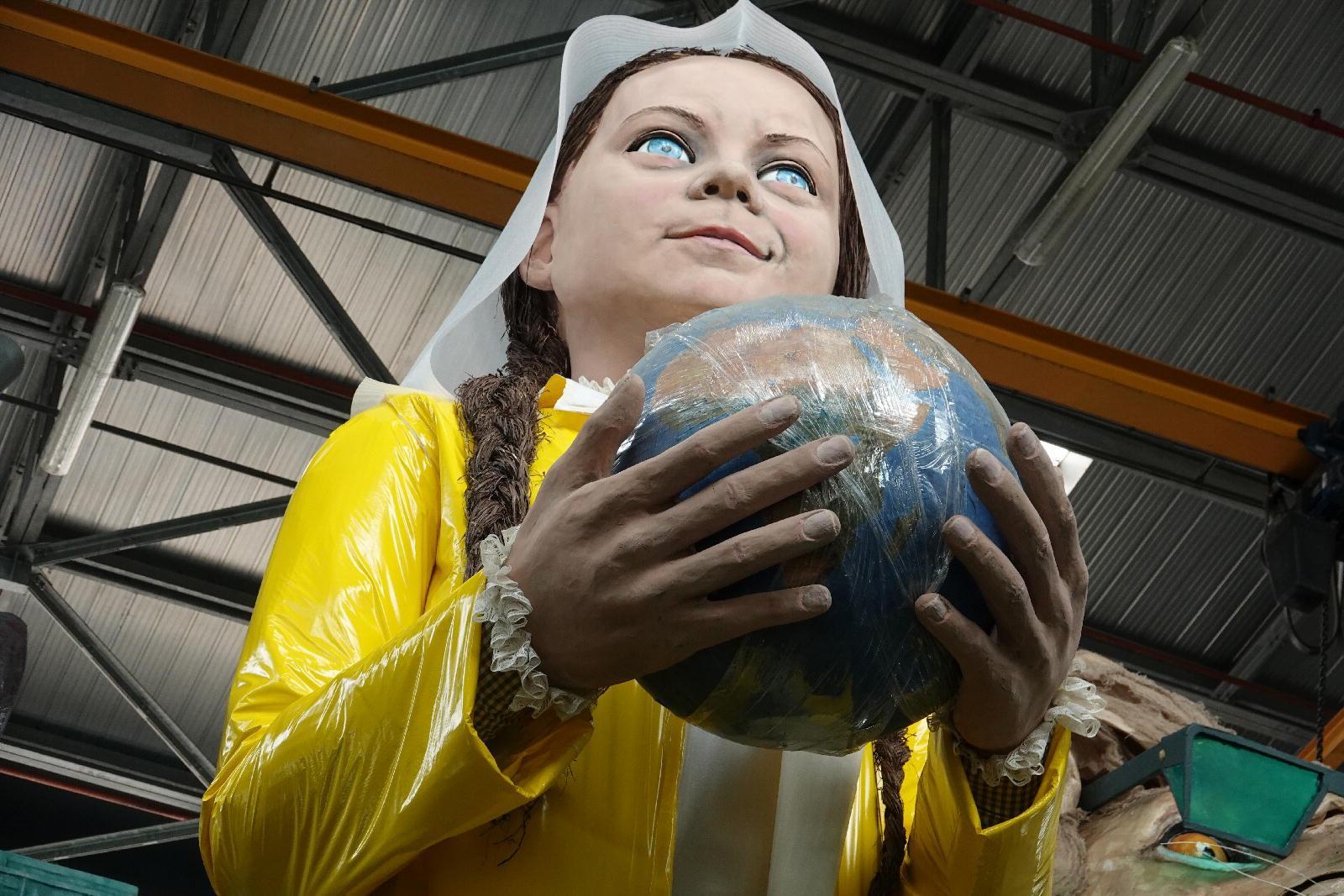 Il mascherone di Greta Thunberg ormai ultimato pronto a sfilare per l’edizione 2020 del Carnevale di Viareggio