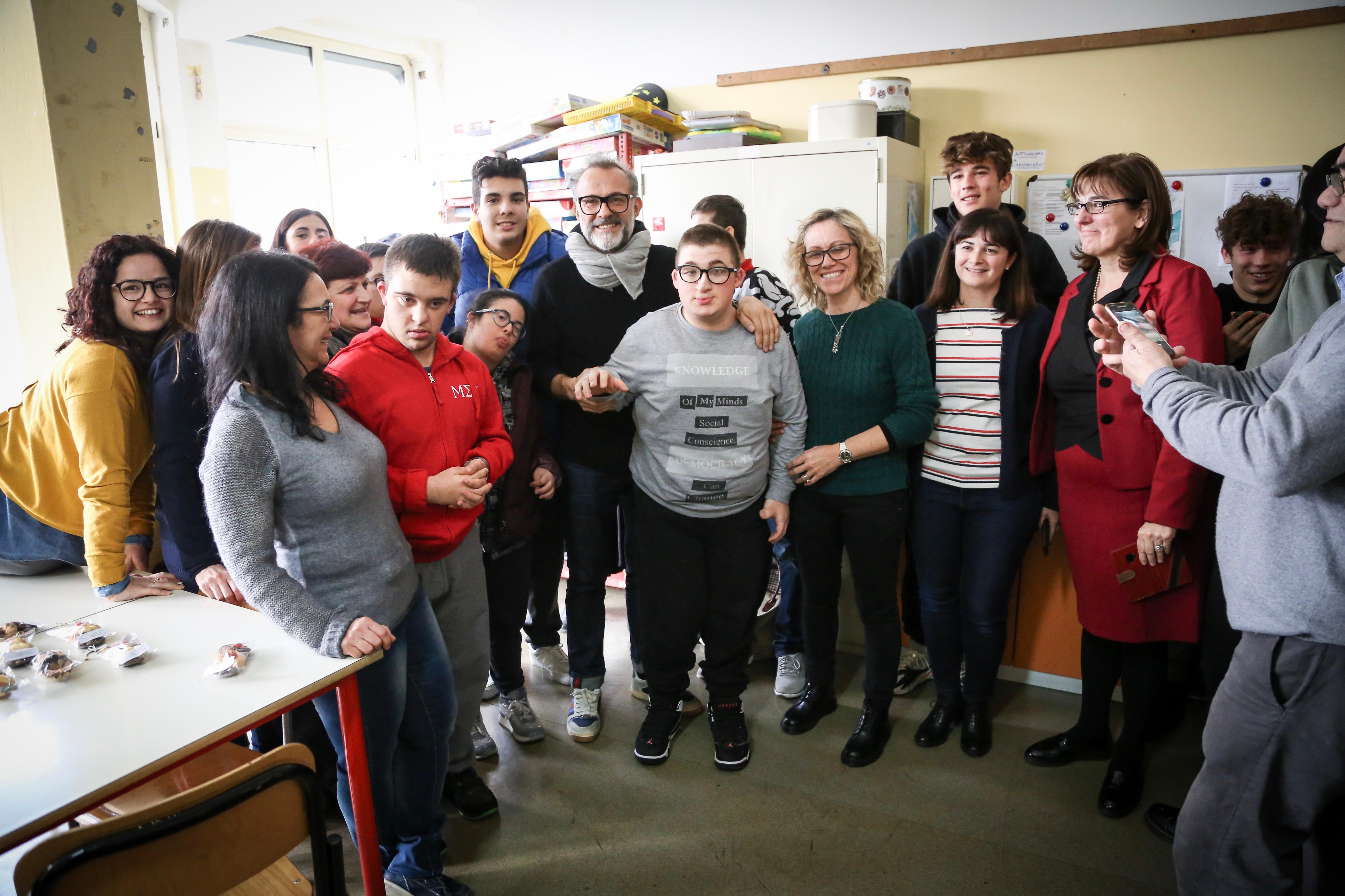 Modena.I ragazzi del Muratori intervistano Bottura: «Giovani, passione e quella porta dell’inaspettato» 
