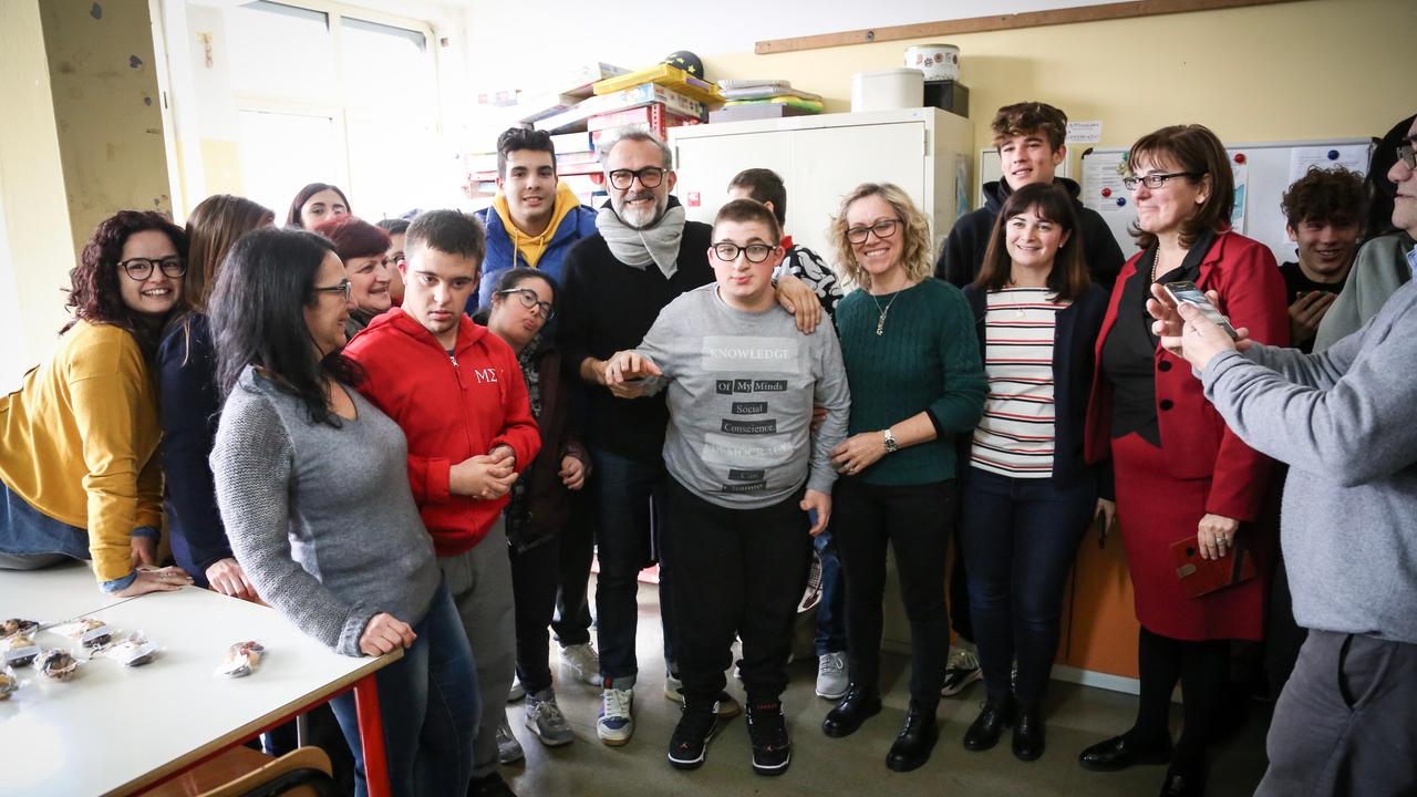 Modena.I ragazzi del Muratori intervistano Bottura: «Giovani, passione e quella porta dell’inaspettato»