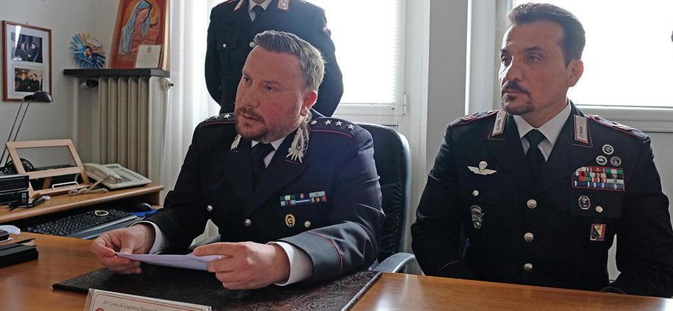 A sinistra il capitano Christian Bottacci, comandante della Compagnia dei carabinieri di Cecina (foto d'archivio)
