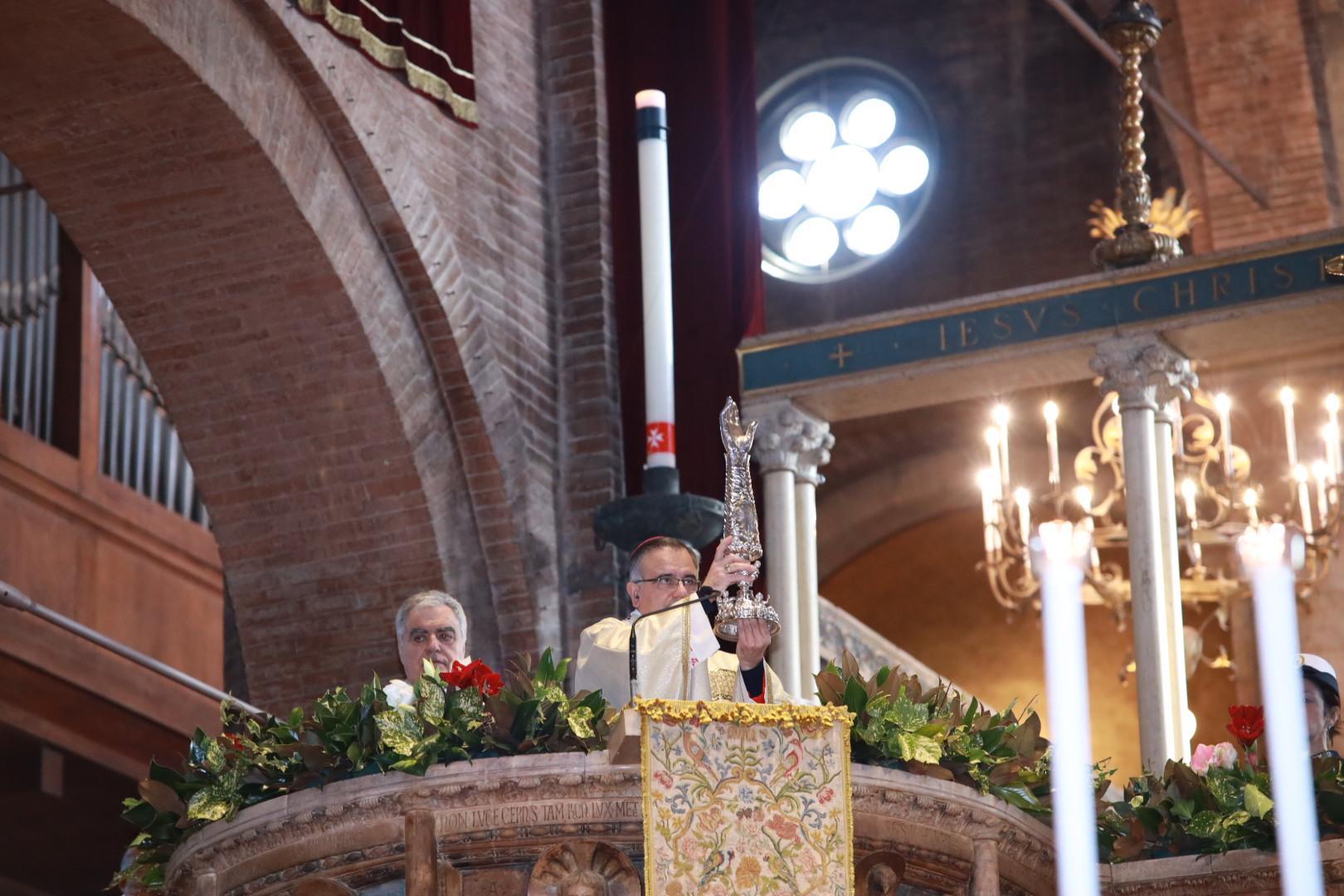 San Geminiano, l'omelia del vescovo: La politica con la P maiuscola parte dal minuscolo