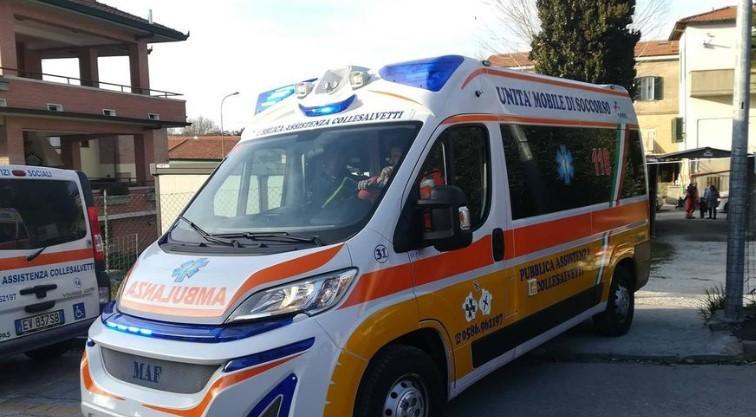 Un'ambulanza della Pubblica assistenza di Collesalvetti (foto d'archivio)
