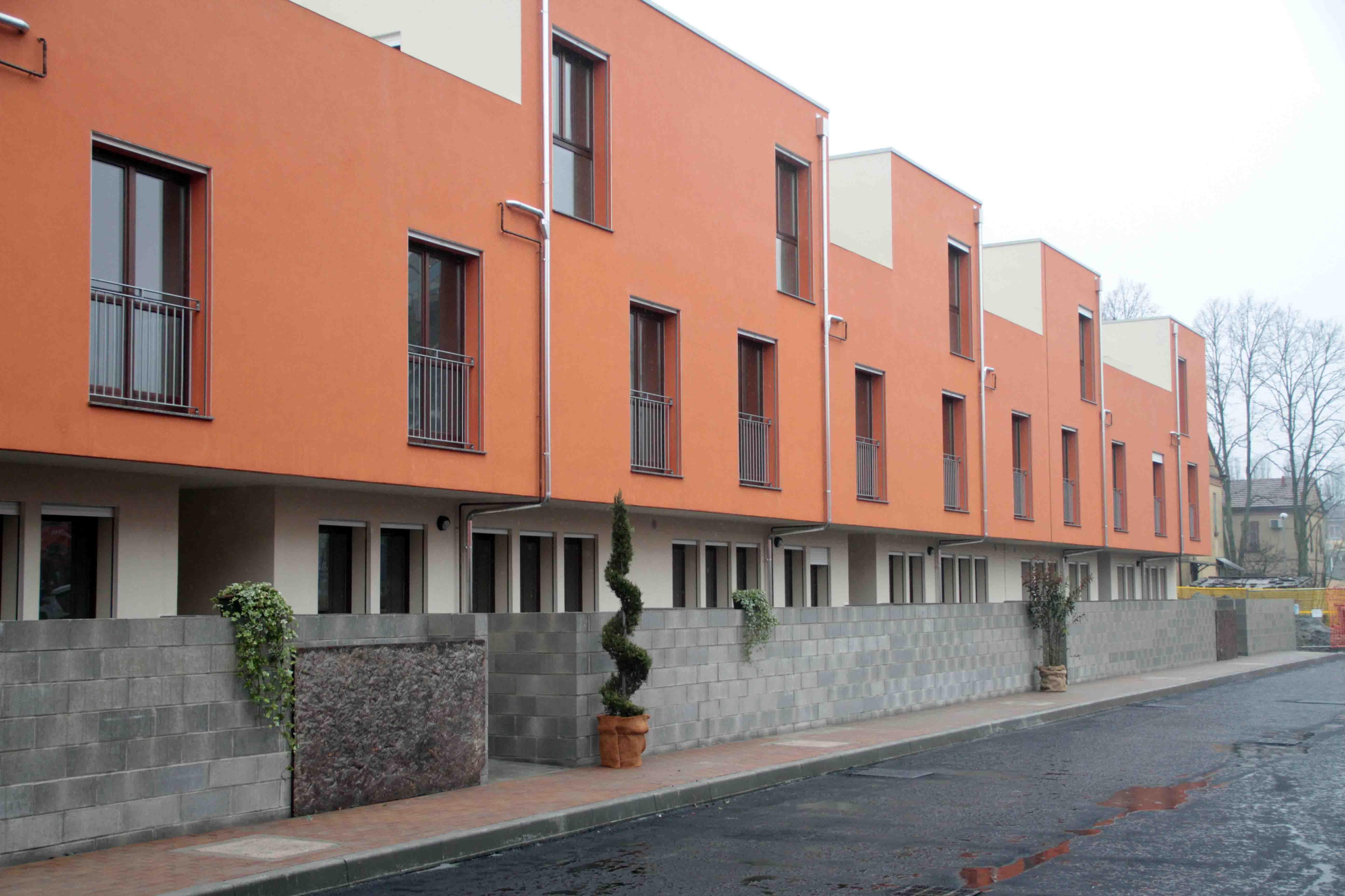 Case a Ferrara, scontro tra il sindacato e il sindaco Fabbri: "Non ci convoca" 