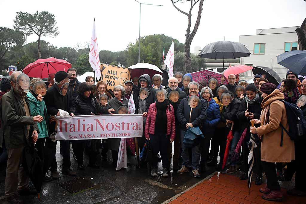 Processo a Leverotti, in cinquanta manifestano in tribunale: "Siamo tutti Franca" 