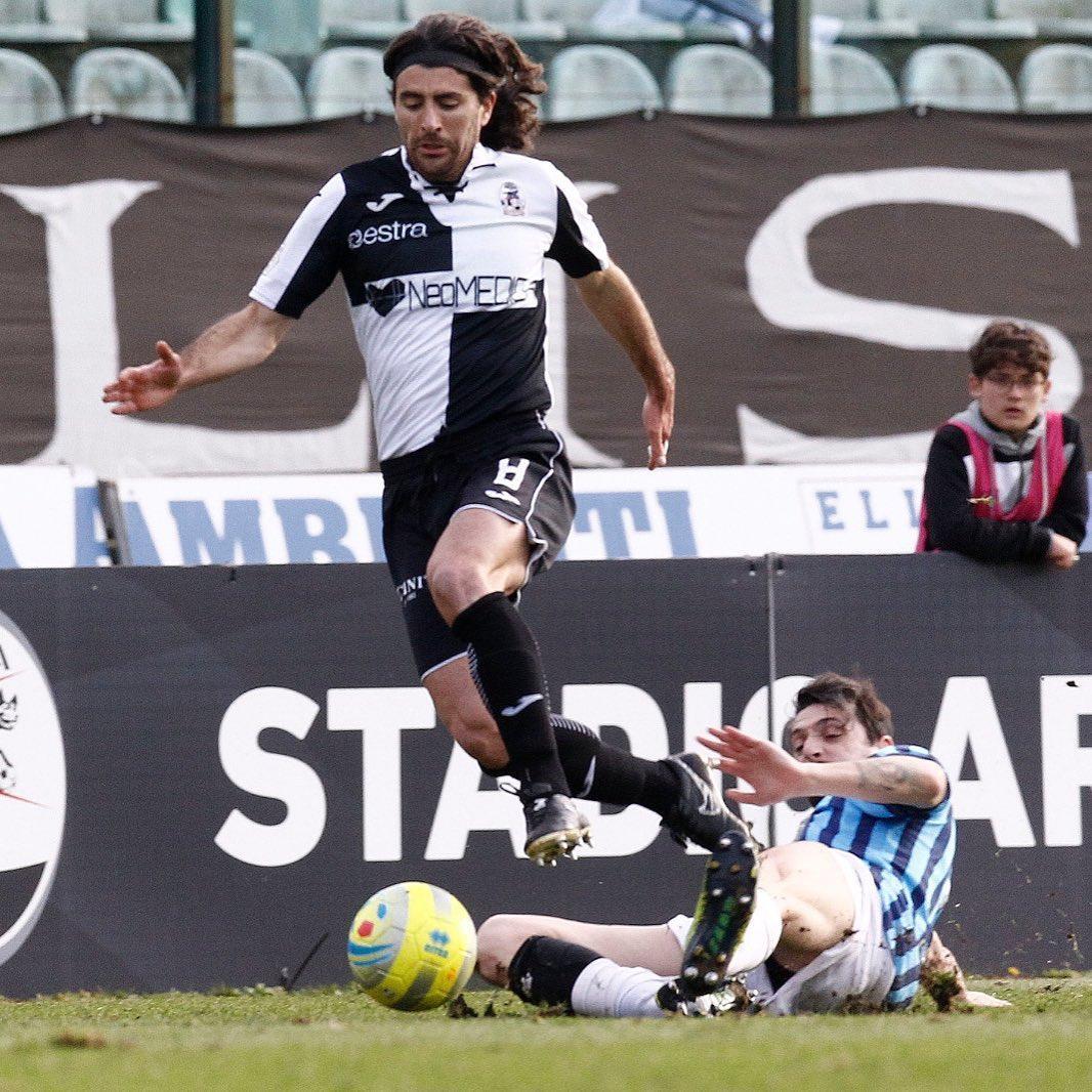Matteo Serrotti in azione con la maglia del Siena (foto Fabio Di Pietro)