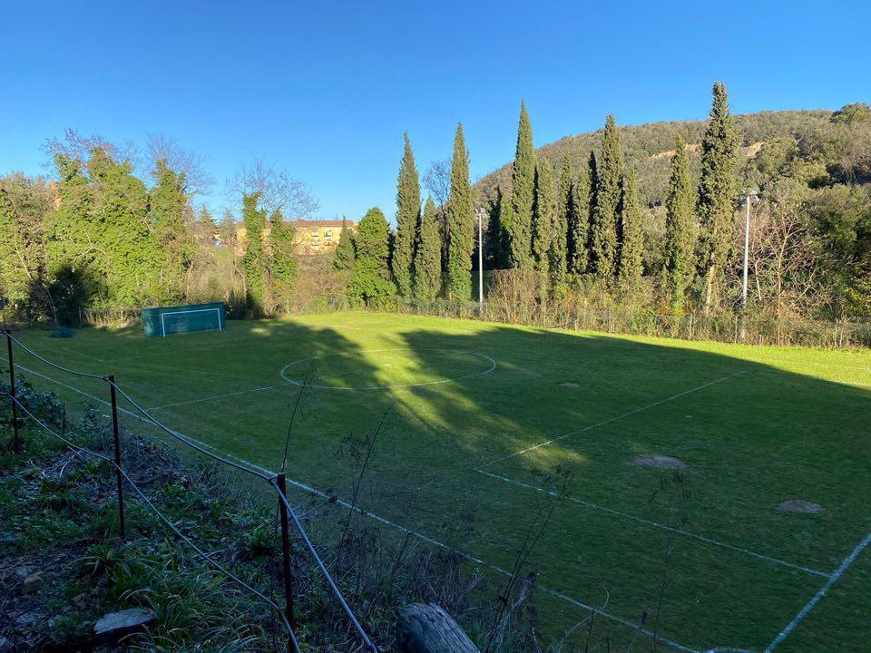 Uno scatto al campo sportivo “I Mulini” di Sassetta dopo il ripristino dell’amministrazione comunale