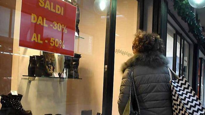 Saldi ai tempi della crisi, le vendite vanno bene