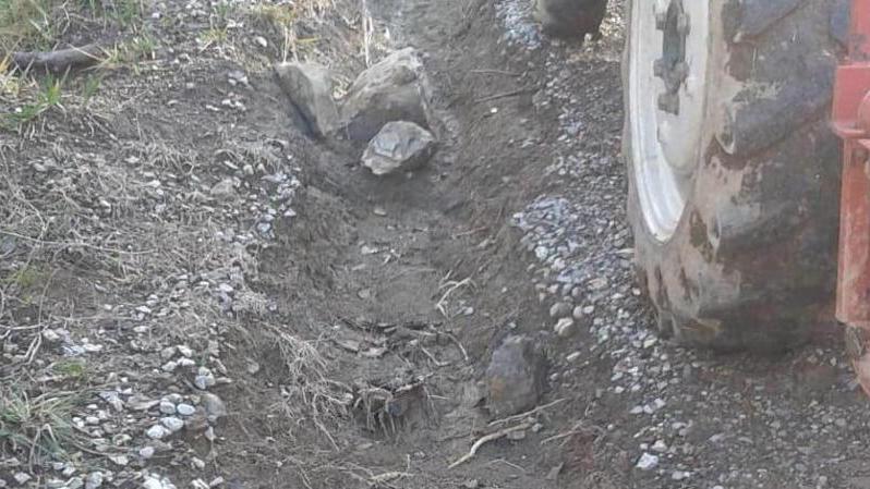 «Le strade di campagna disastrate, impossibile raggiungere orti e oliveti»