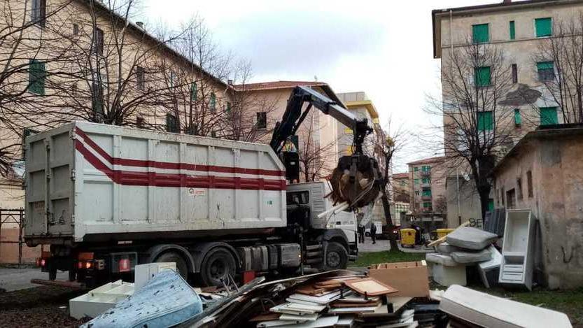 Via 20 tonnellate di rifiuti vari dalla Chiccaia