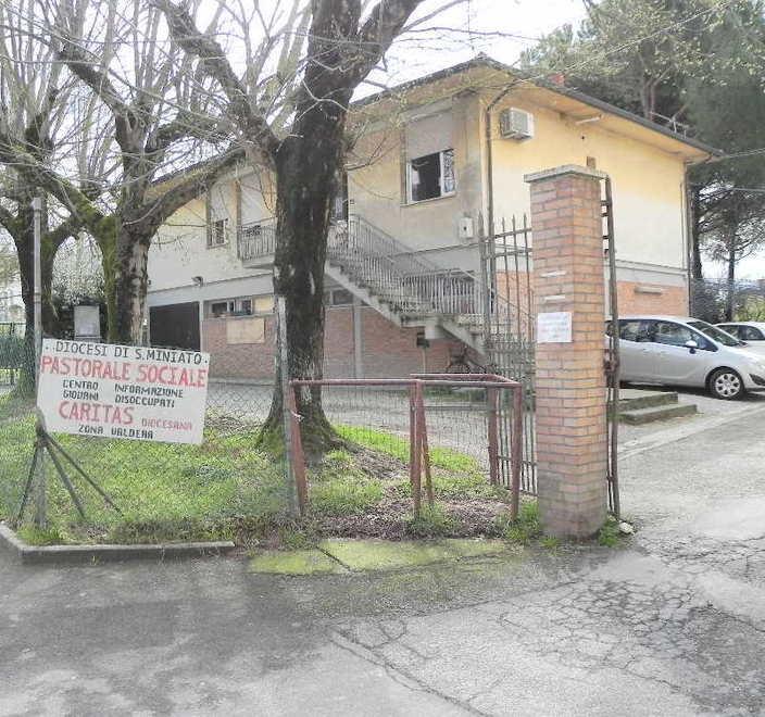 Abiti troppo vecchi, chiude il centro raccolta per i poveri 
