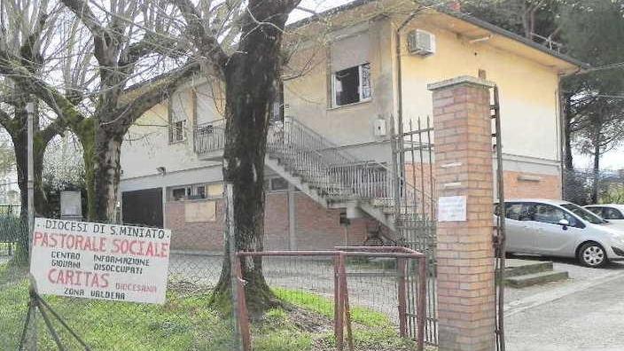 Abiti troppo vecchi, chiude il centro raccolta per i poveri