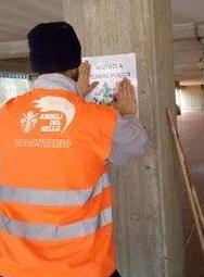 Gli Angeli del bello aiutano a ripulire la sede dell’Inps 