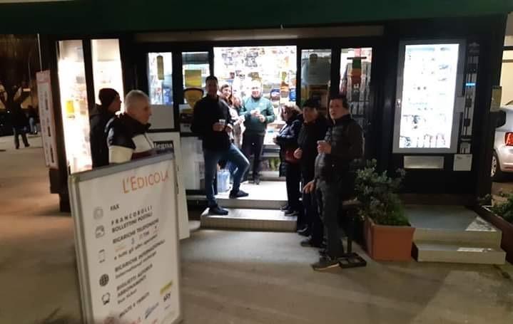 La notte bianca dell’edicola che spera 