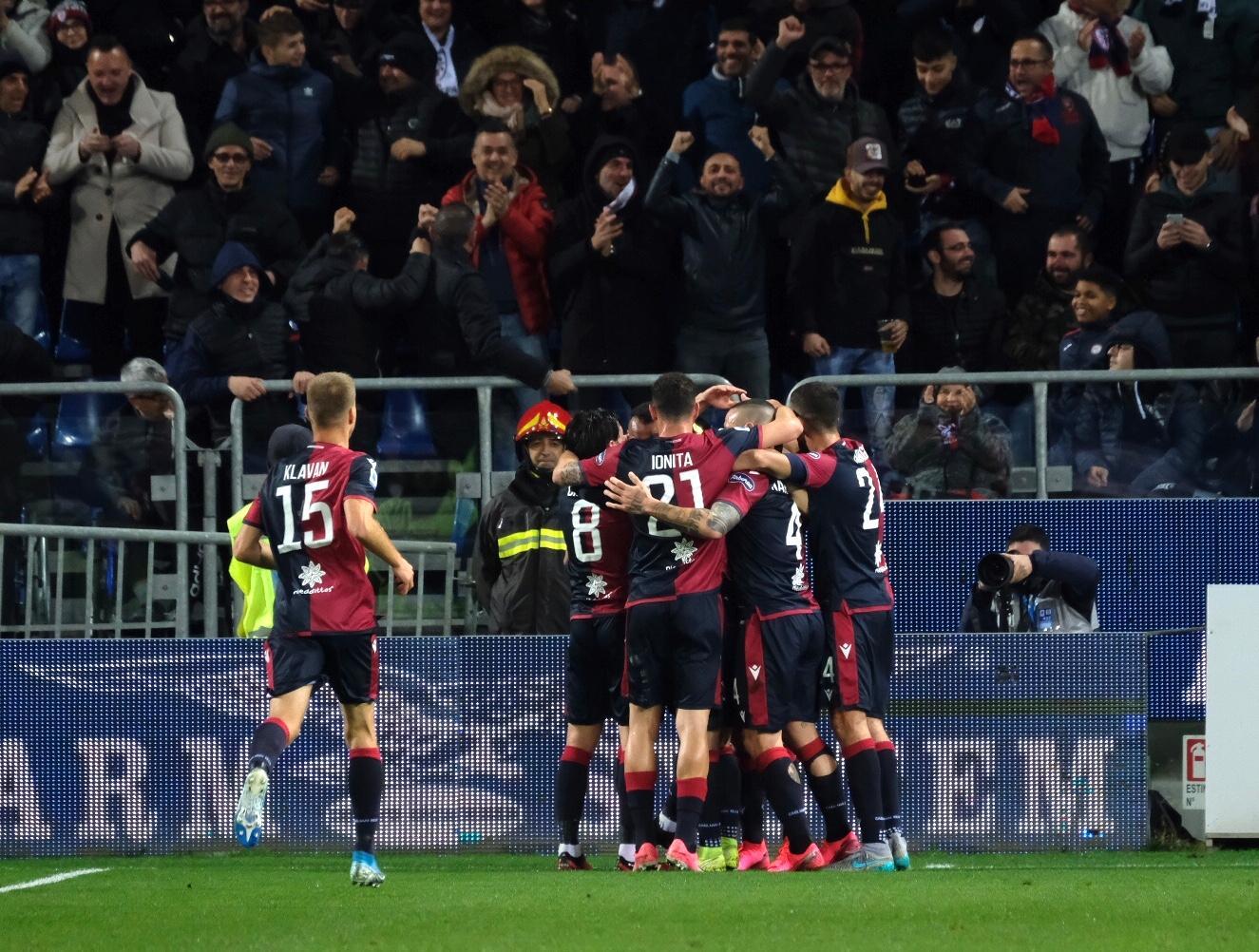 Cagliari beffato all'ultimo minuto: 2-2 contro il Parma