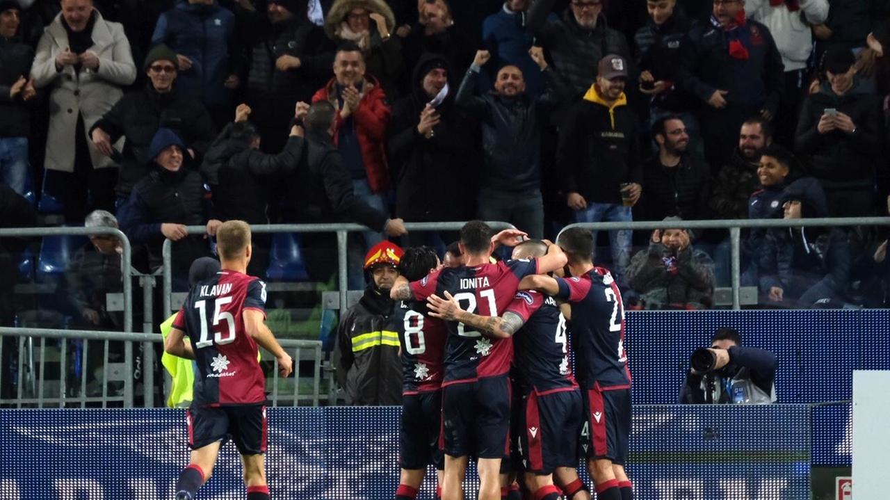 Cagliari beffato all'ultimo minuto: 2-2 contro il Parma