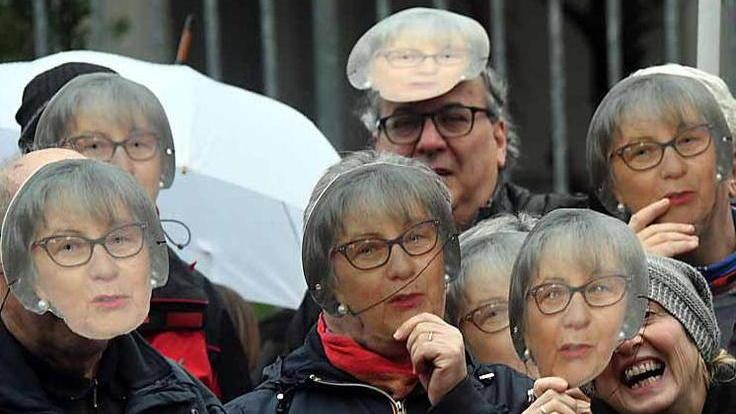 «Siamo tutti Franca»: sit-in in difesa della Leverotti