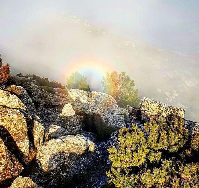 Un altro spettro di Brocken si manifesta sui monti dell’isola