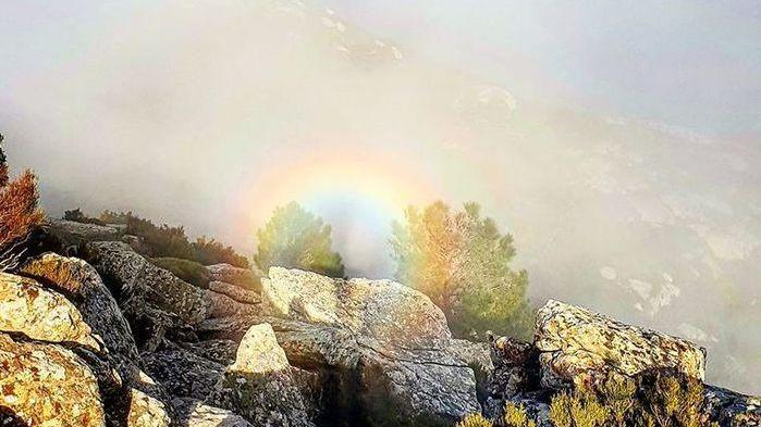 Un altro spettro di Brocken si manifesta sui monti dell’isola