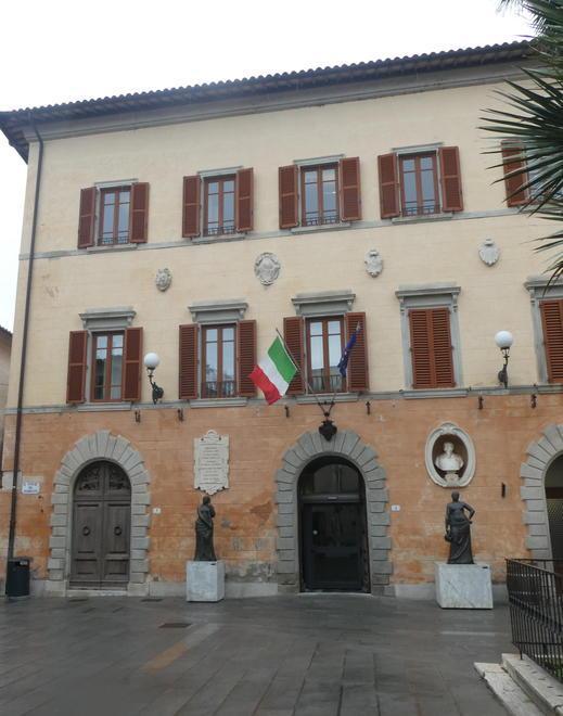 Premi di produttività e aumenti in busta paga ai dipendenti comunali
