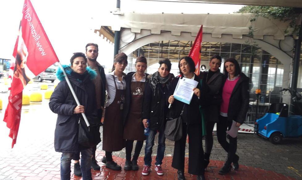 Dodici licenziamenti al bar “Famoso” per il cambio d’appalto