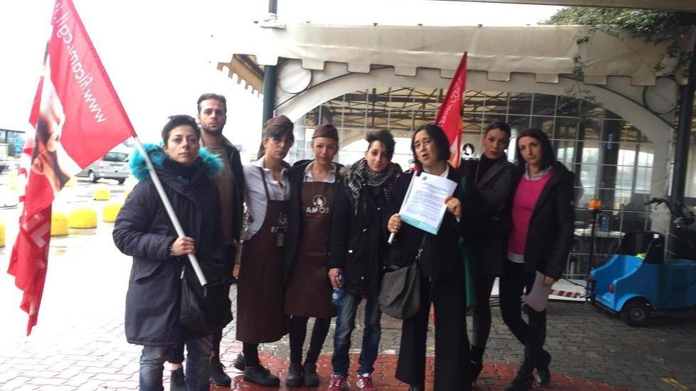 Dodici licenziamenti al bar “Famoso” per il cambio d’appalto
