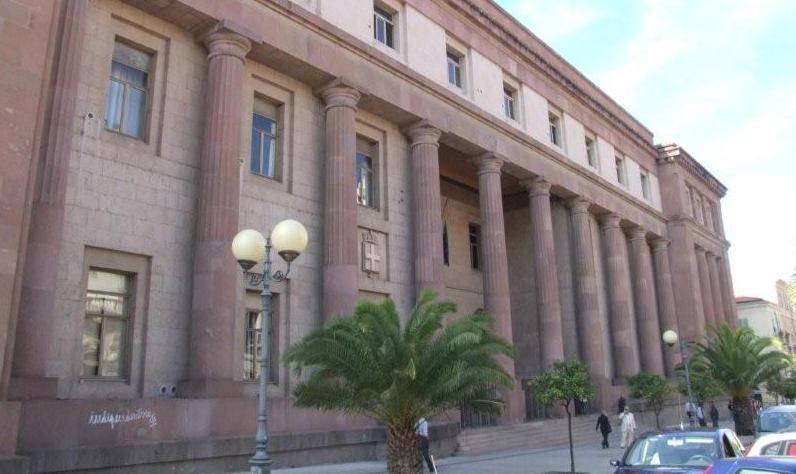 Mezzo nudo sulla panchina un 65enne va a giudizio 