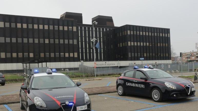 Abusa per sei anni della figlia dei suoi amici