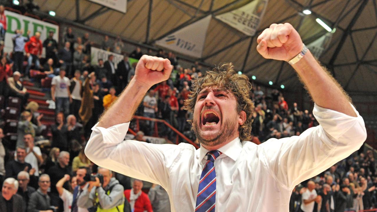L'esultanza di coach Carrea (OriOra Pistoia Basket)