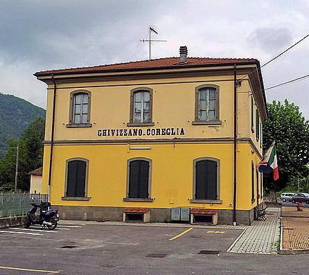 Sassi contro il treno fermo alla stazione, nei guai quattro ragazzini