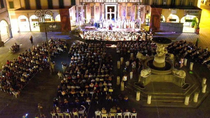 Con la Bohème la grande lirica in piazza degli Uberti