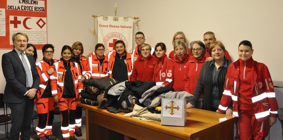 A famiglie indigenti giubbotti e felpe sequestrati 