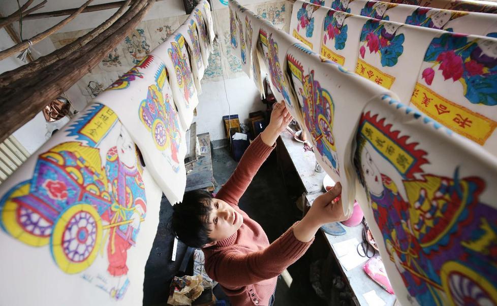 Stamani l’artista Ai Teng attaccherà 716 stampe sulle pareti di via Pistoiese 