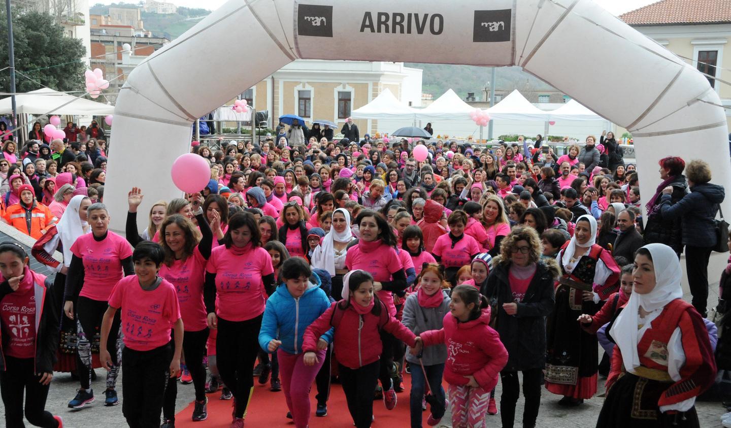 Corsa rosa, già venduti più di mille kit e magliette 