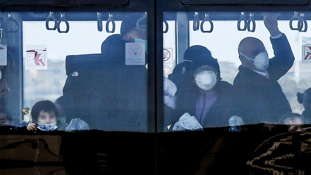 Coronavirus, atterrati in Italia i modenesi che erano a Whuan. "Stanno tutti bene"