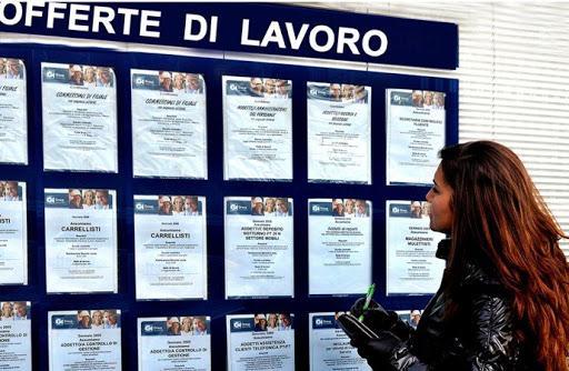 Reddito di cittadinanza, cercare lavoro in un mercato per precari: solo il 7% offre un posto fisso 