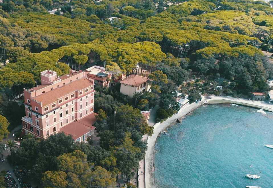 Una veduta dell’hotel Miramare