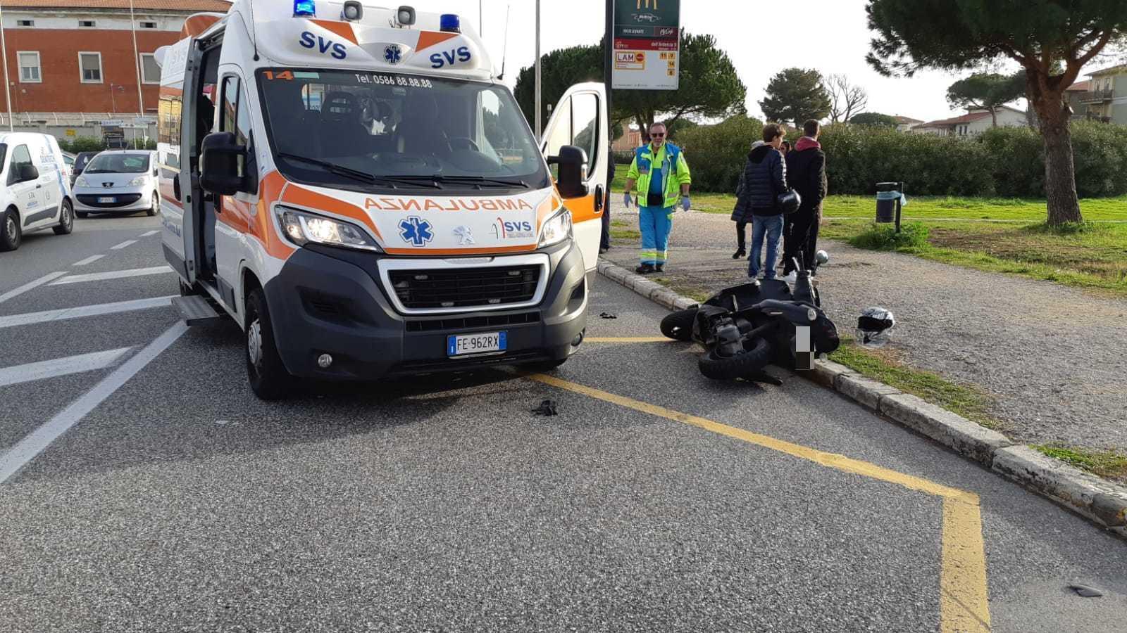 L'intervento dell'ambulanza della Svs dopo l'incidente