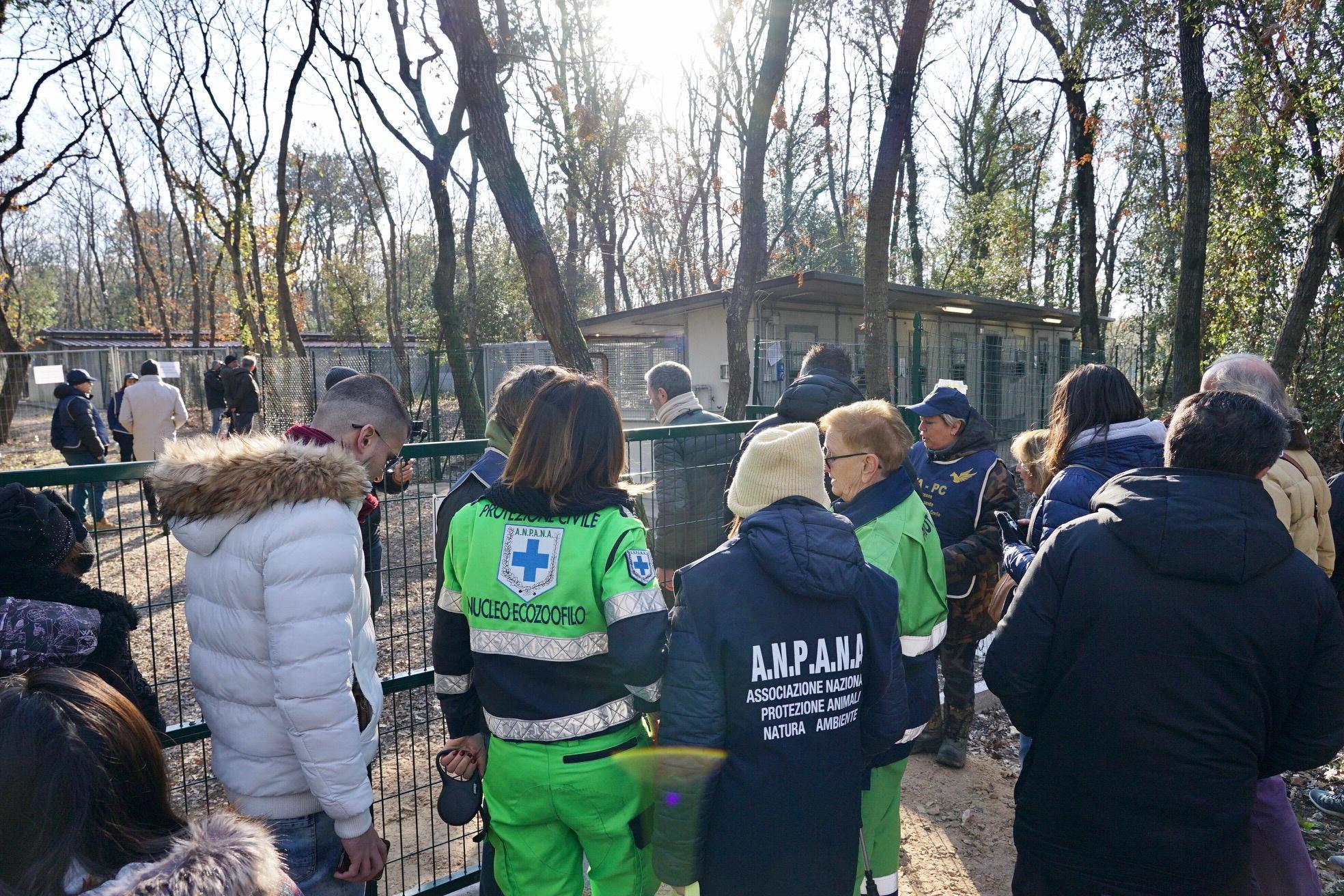 L'inaugurazione del canile (foto Marzi)
