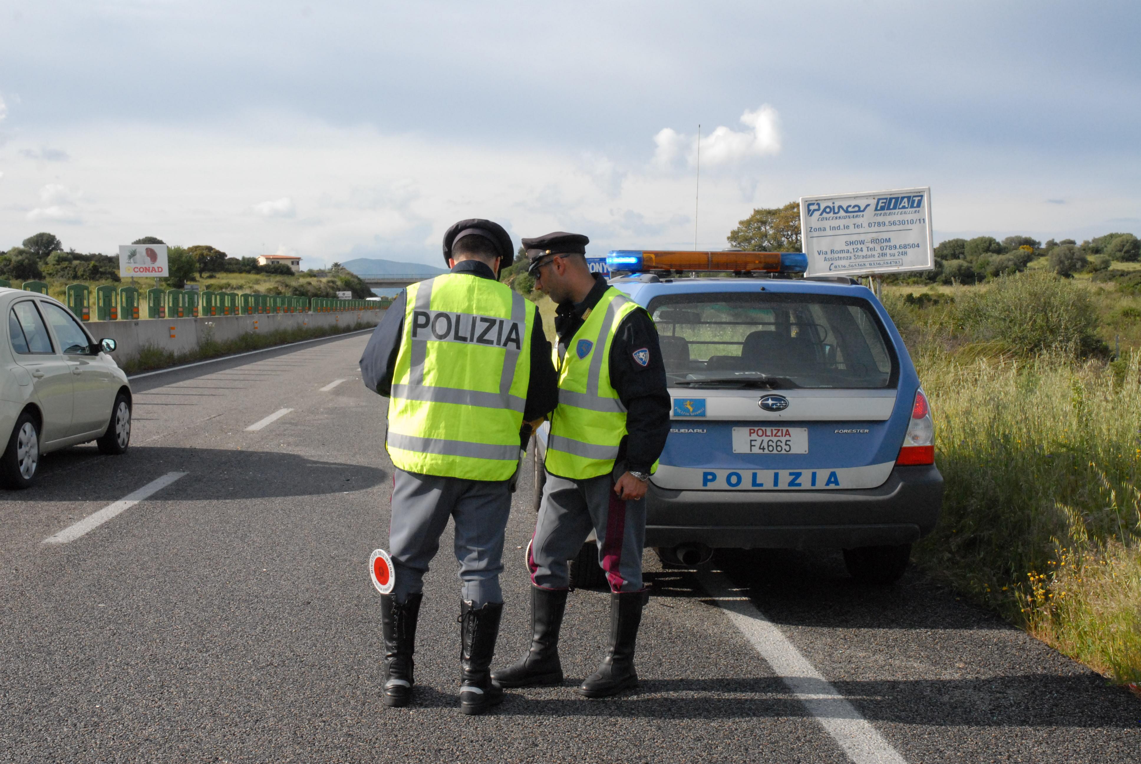 Una pattuglia della polizia stradale, immagine di repertorio