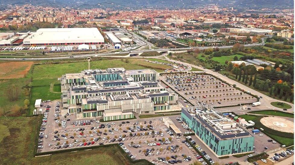 Una veduta aerea dell’ospedale San Jacopo di Pistoia (foto Gori)